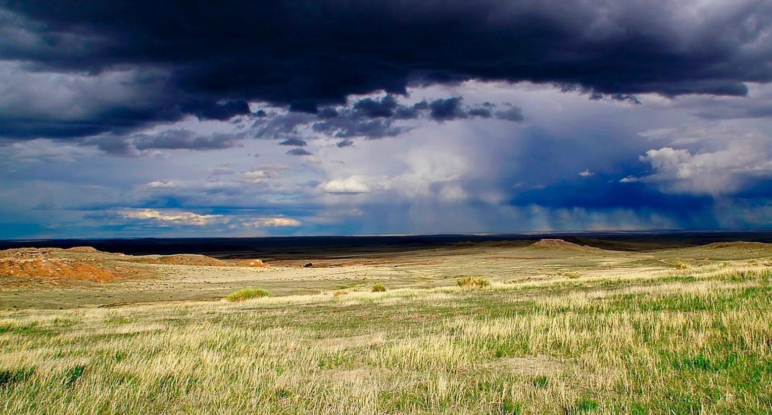 A spring prairie thunderstorm. Photo courtesy Wikimedia user MichaelKirsh