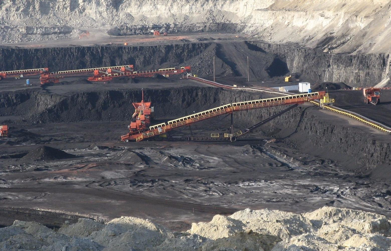 One of the open-pit coal mines near Gillette, Wyoming. This year, at the same time critics were condemning the Green New Deal as a brazen promotion of socialism, state legislators in Wyoming and Montana proposed subsidizing the coal industry to insure its profitability in spite of downcast free-market forces. Photo courtsey Greg Goebel (Yiscm_3b)/Wikimedia Commons