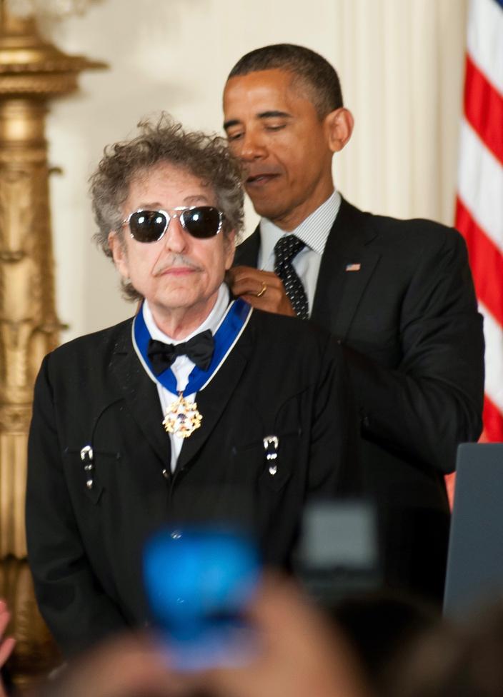 Dylan receiving the Presidential Medal of Freedom from President Barack Obama at The White House in May 2012. Photo Shutterstock/2026441667